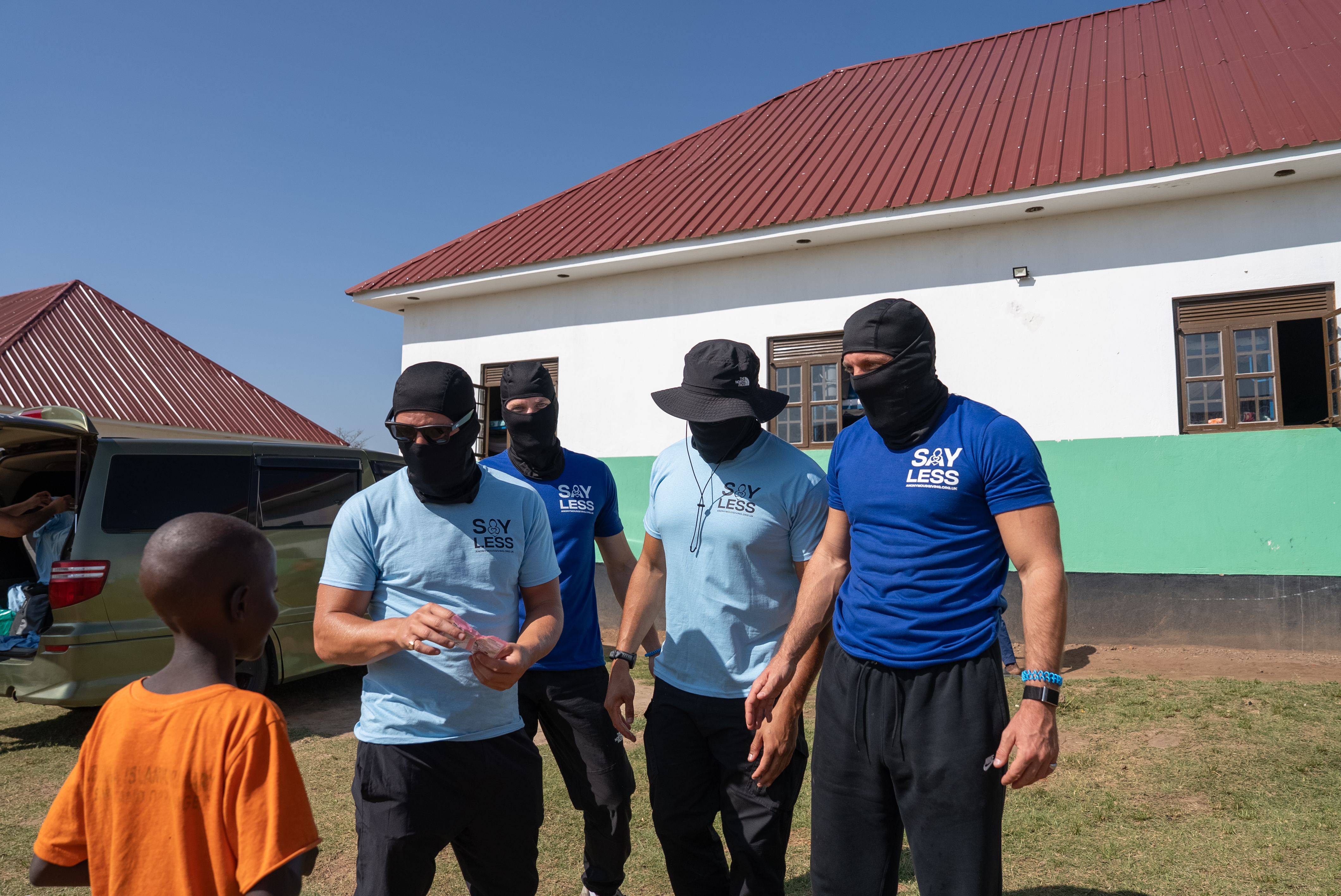 Volunteers arriving with child